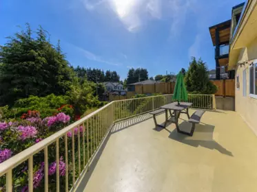 Breakfast Nook Photo of 5578 Oakglen Drive, Burnaby, BC