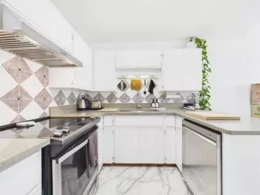 Kitchen Island Photo of 18 1318 Brunette Avenue, Coquitlam, BC