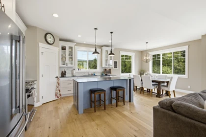 Breakfast Nook Photo of 9336 Jorgensen Place, Halfmoon Bay, BC