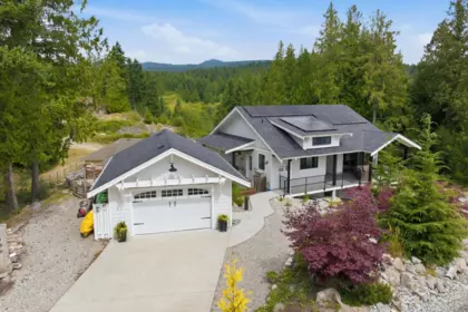 Hot Tub / Spa Photo of 9336 Jorgensen Place, Halfmoon Bay, BC