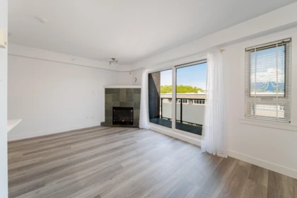 Kitchen Photo of 302 3788 W 10th Avenue, Vancouver, BC
