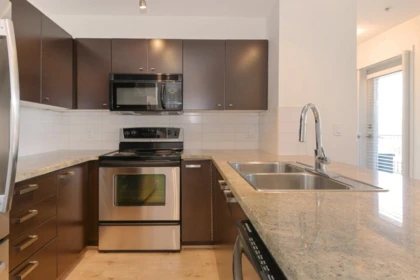 411 6815 188 Street, Surrey, BC, Surrey — Apartment/Condo for sale