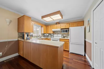 Dining Area Photo of 6 8078 King George Boulevard, Surrey, BC