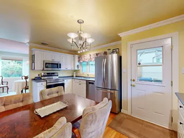 Breakfast Nook Photo of 901 Dundonald Drive, Port Moody, BC