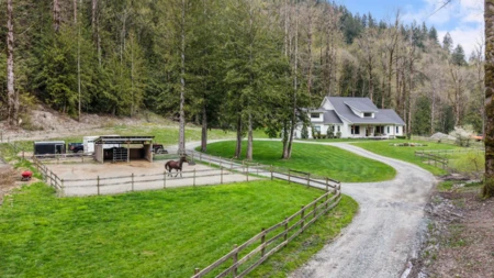 49439 Chilliwack Lake Road, Chilliwack, BC, Chilliwack — Single Family Residence for sale