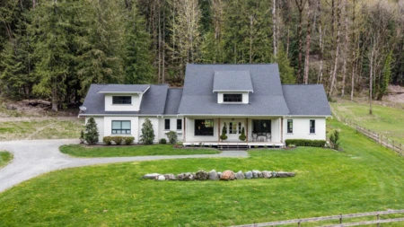 49439 Chilliwack Lake Road, Chilliwack, BC, Chilliwack — Single Family Residence for sale