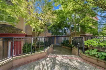 Backyard Photo of 401 580 Twelfth Street, New Westminster, BC