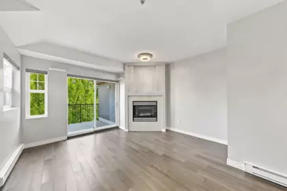Dining Area Photo of 401 580 Twelfth Street, New Westminster, BC
