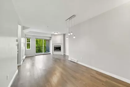 Kitchen Island Photo of 401 580 Twelfth Street, New Westminster, BC