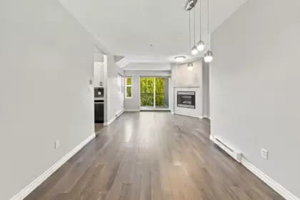 Kitchen Photo of 401 580 Twelfth Street, New Westminster, BC