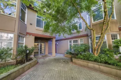 Outdoor Patio Photo of 401 580 Twelfth Street, New Westminster, BC