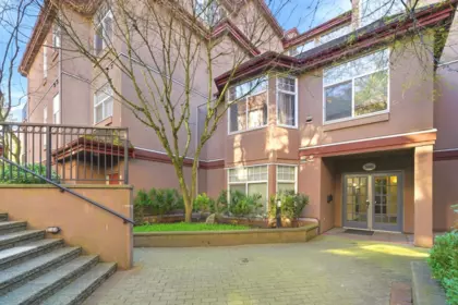 Staircase Photo of 401 580 Twelfth Street, New Westminster, BC