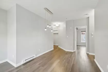 Walk-In Closet Photo of 401 580 Twelfth Street, New Westminster, BC