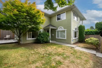 2102 St. Georges Avenue, North Vancouver, BC, North vancouver — Half Duplex for sale