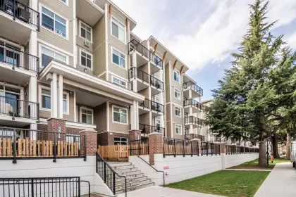 405 20696 Eastleigh Crescent, Langley, BC, Langley — Apartment/Condo for sale