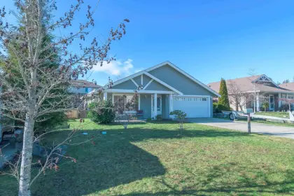 5711 Nickerson Road, Sechelt, BC, Sechelt — Single Family Residence for sale