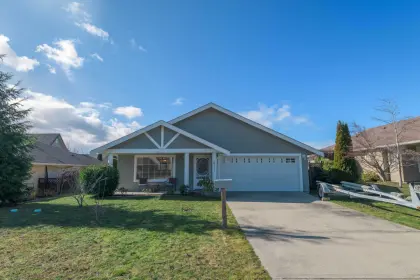 5711 Nickerson Road, Sechelt, BC, Sechelt — Single Family Residence for sale