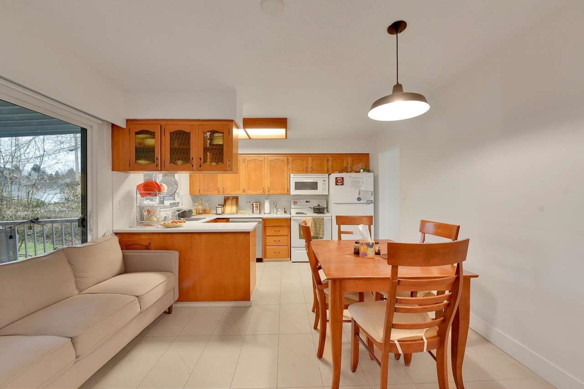 Breakfast Nook Photo of 11140 Partridge Crescent, Surrey, BC