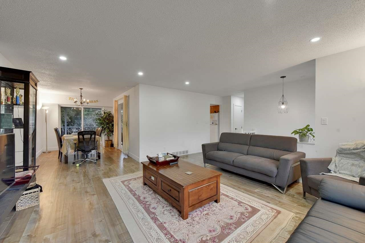 Dining Area Photo of 11140 Partridge Crescent, Surrey, BC