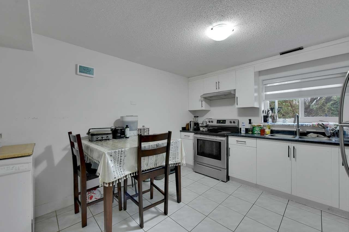 Hallway Photo of 11140 Partridge Crescent, Surrey, BC