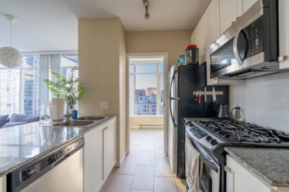 1401 480 Robson Street, Vancouver, BC, Vancouver — Apartment/Condo for sale