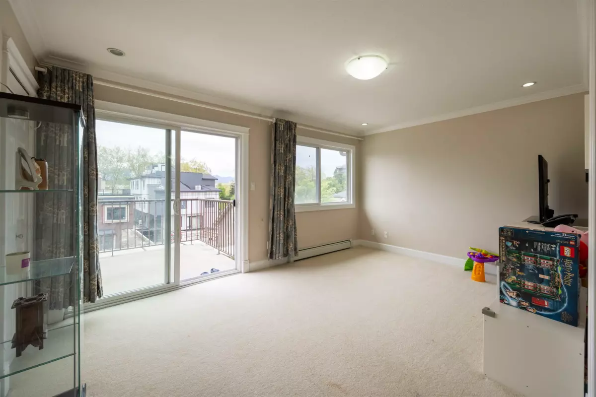 Backyard Photo of 915 W 33rd Avenue, Vancouver, BC