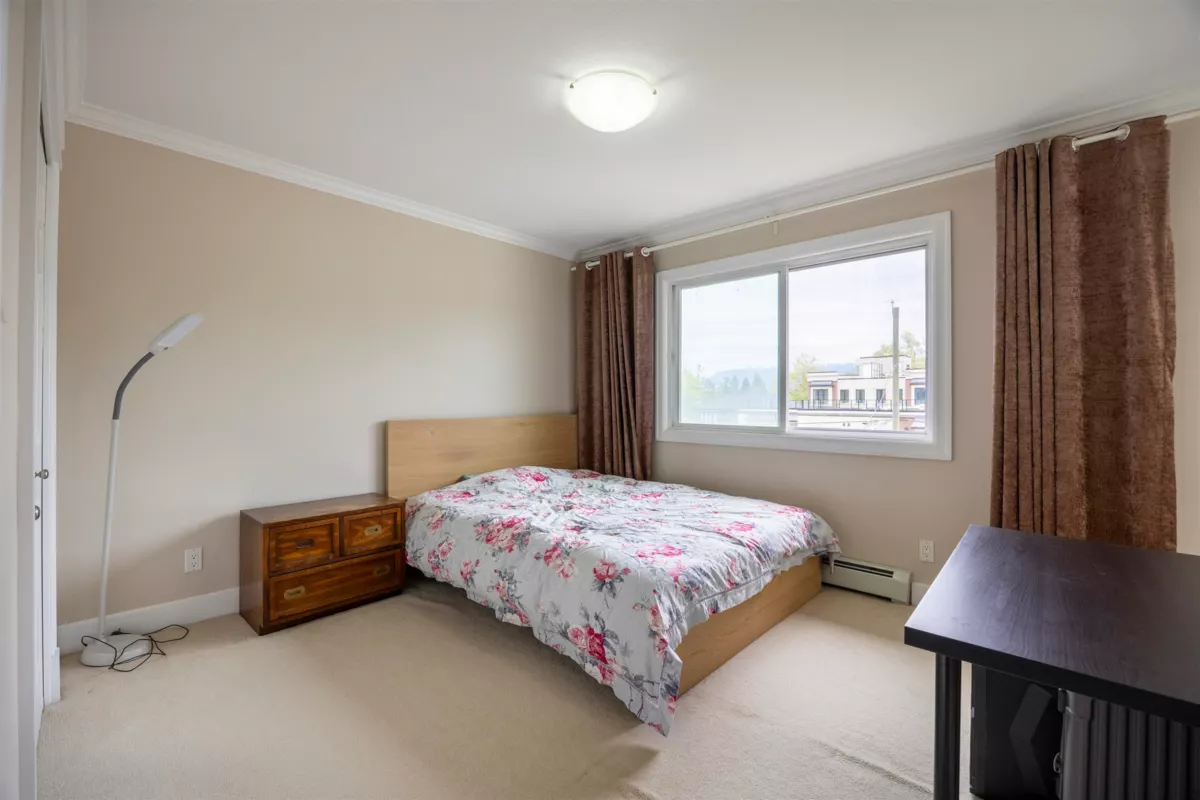 Entry Foyer Photo of 915 W 33rd Avenue, Vancouver, BC