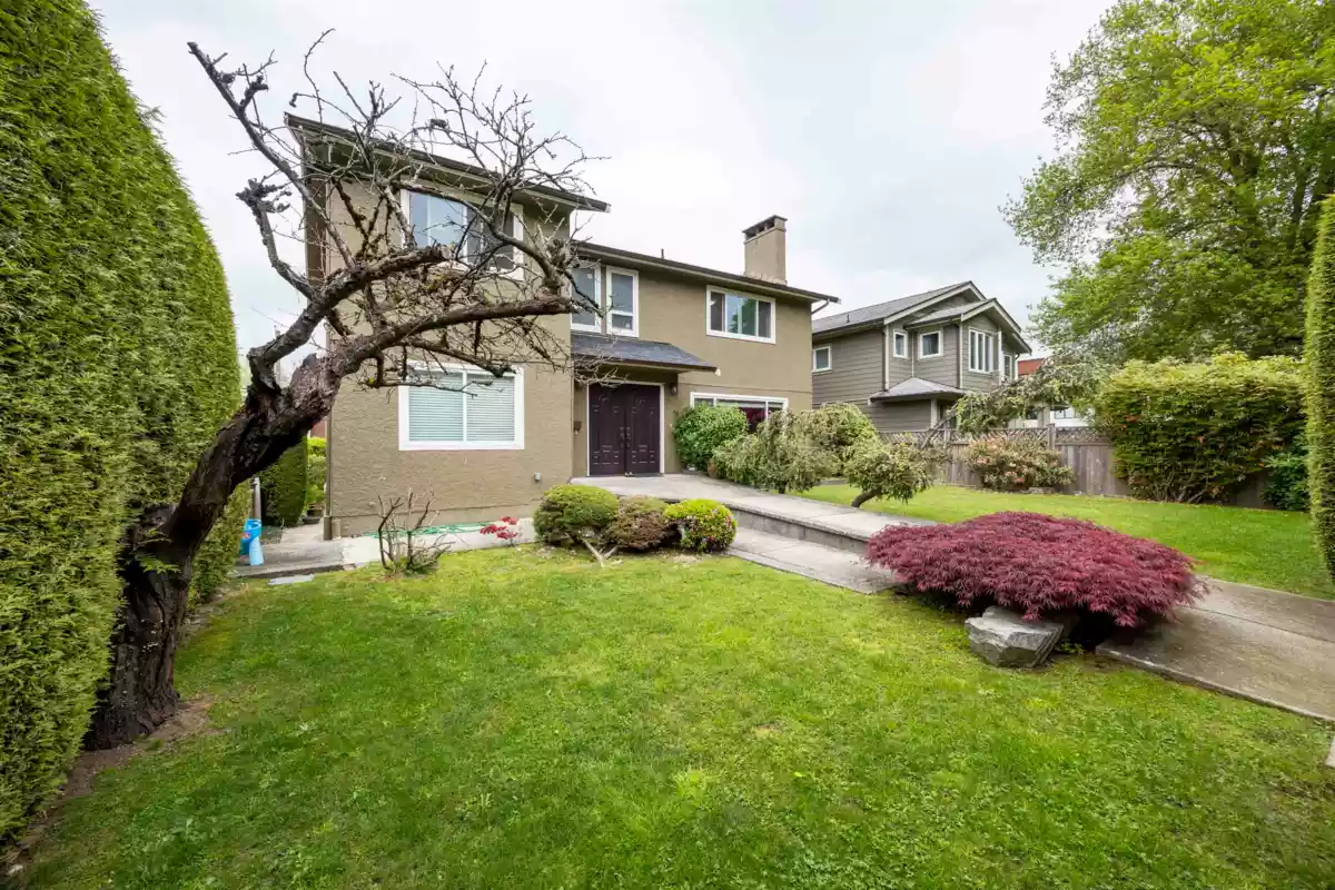 Exterior Rear Photo of 915 W 33rd Avenue, Vancouver, BC