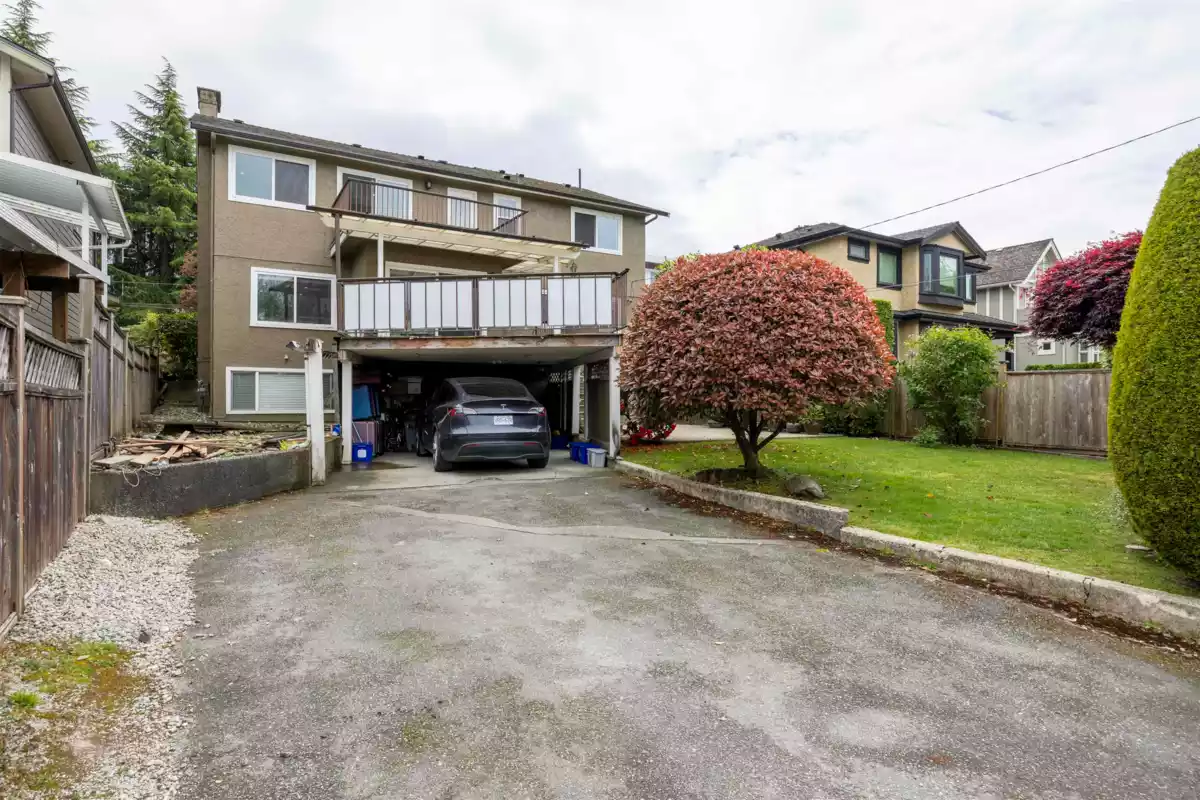 Kitchen Photo of 915 W 33rd Avenue, Vancouver, BC