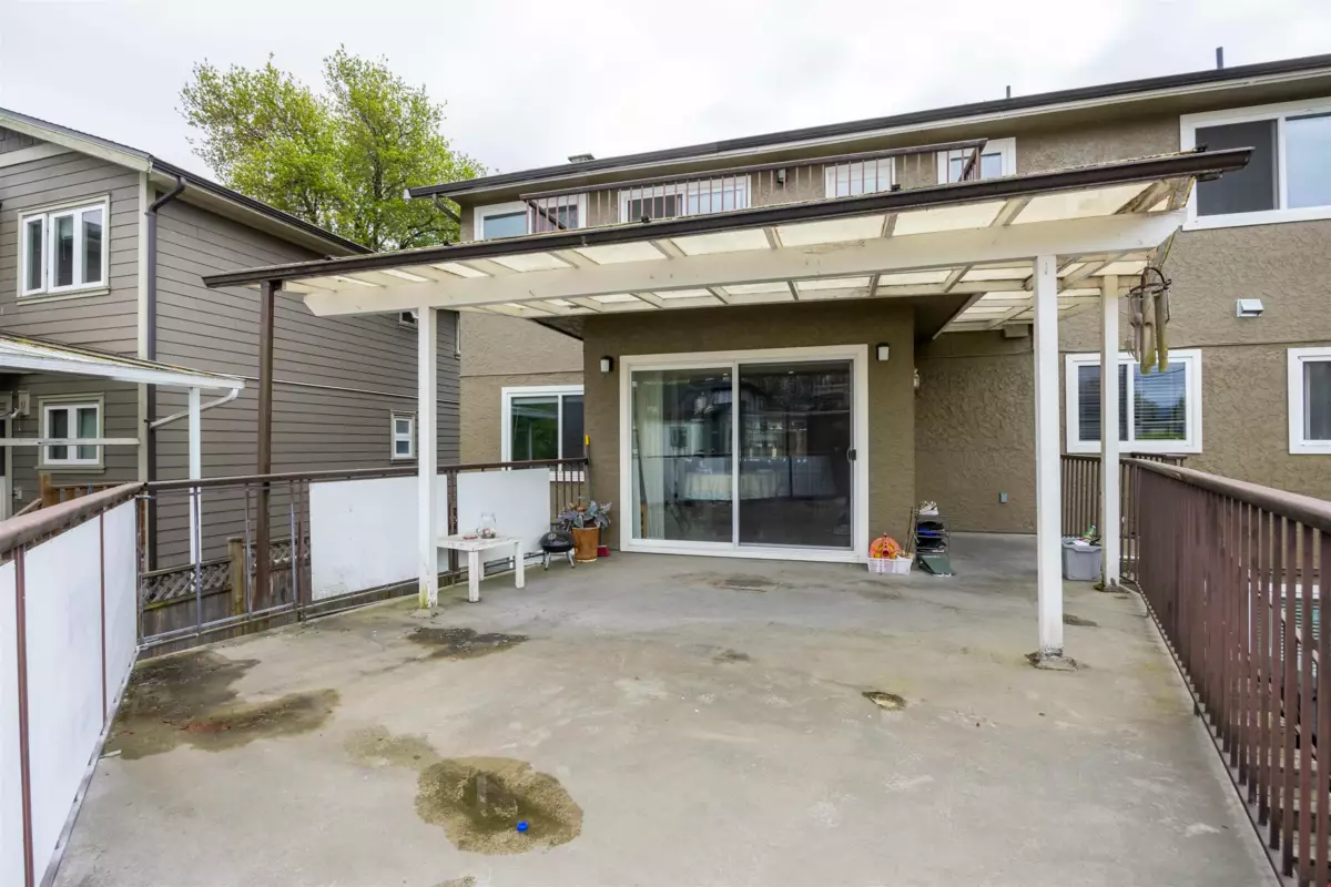 Walk-In Closet Photo of 915 W 33rd Avenue, Vancouver, BC