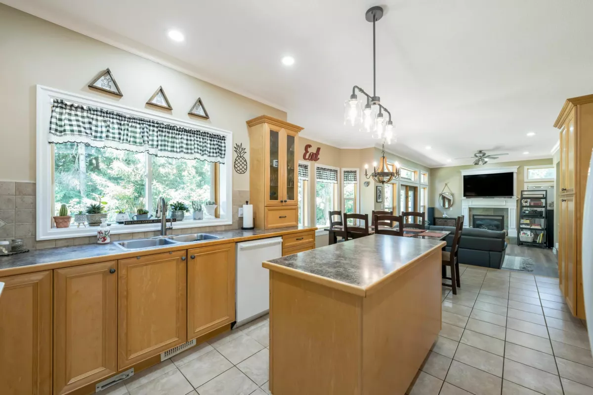 Basement Recreation Room Photo of 25219 60 Avenue, Langley, BC