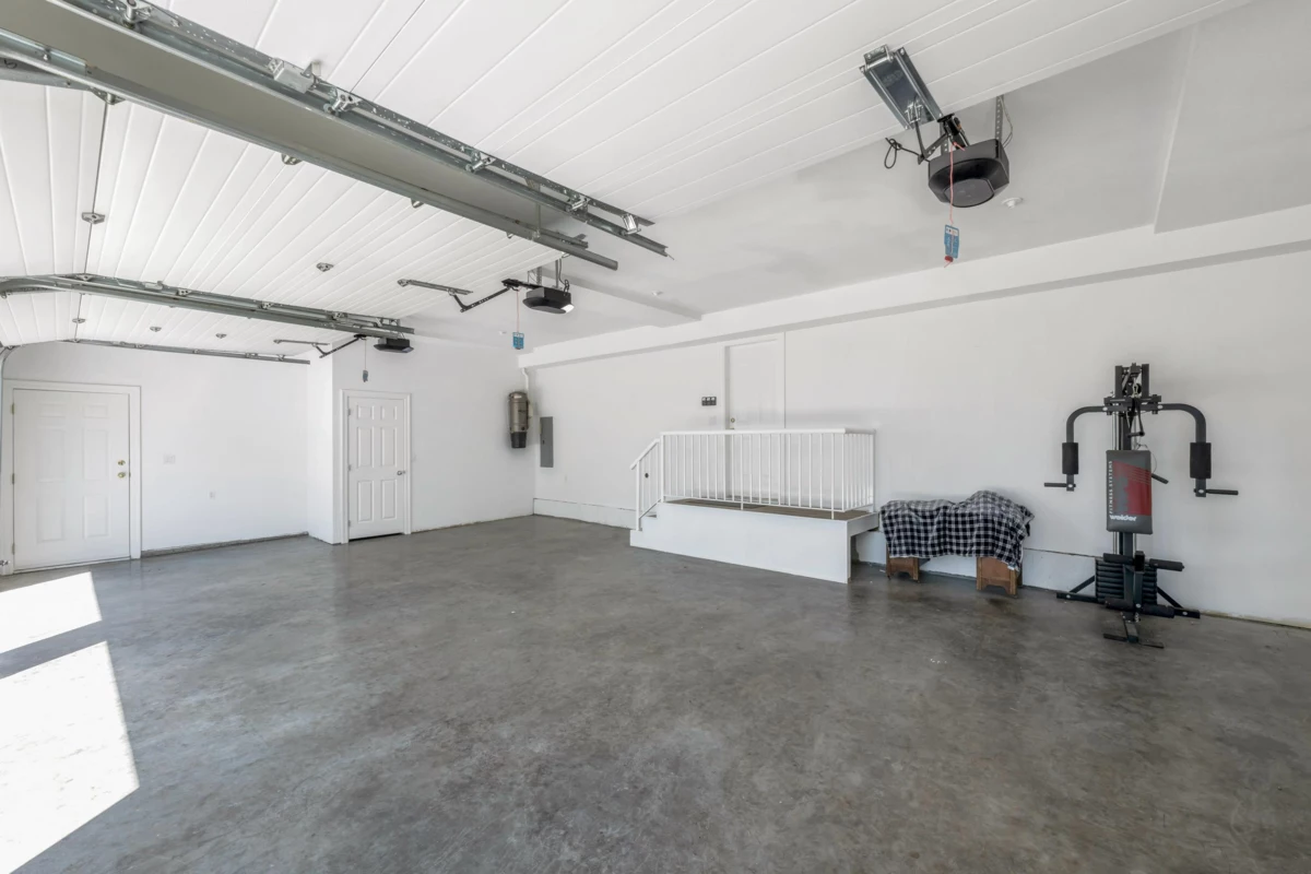 Kitchen Island Photo of 25219 60 Avenue, Langley, BC