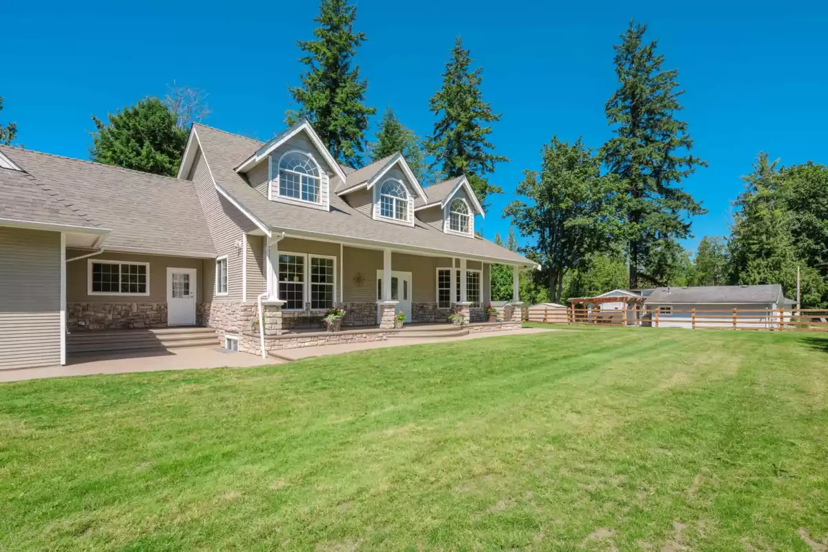 Living Room Photo of 25219 60 Avenue, Langley, BC