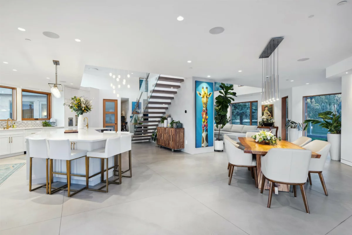 Breakfast Nook Photo of 15 Brunswick Beach Road, Lions Bay, BC