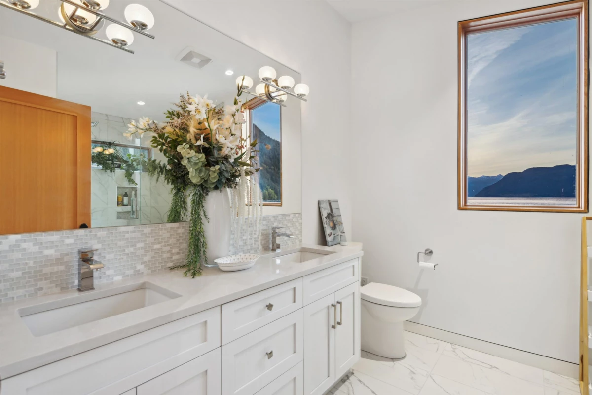 Entry Foyer Photo of 15 Brunswick Beach Road, Lions Bay, BC