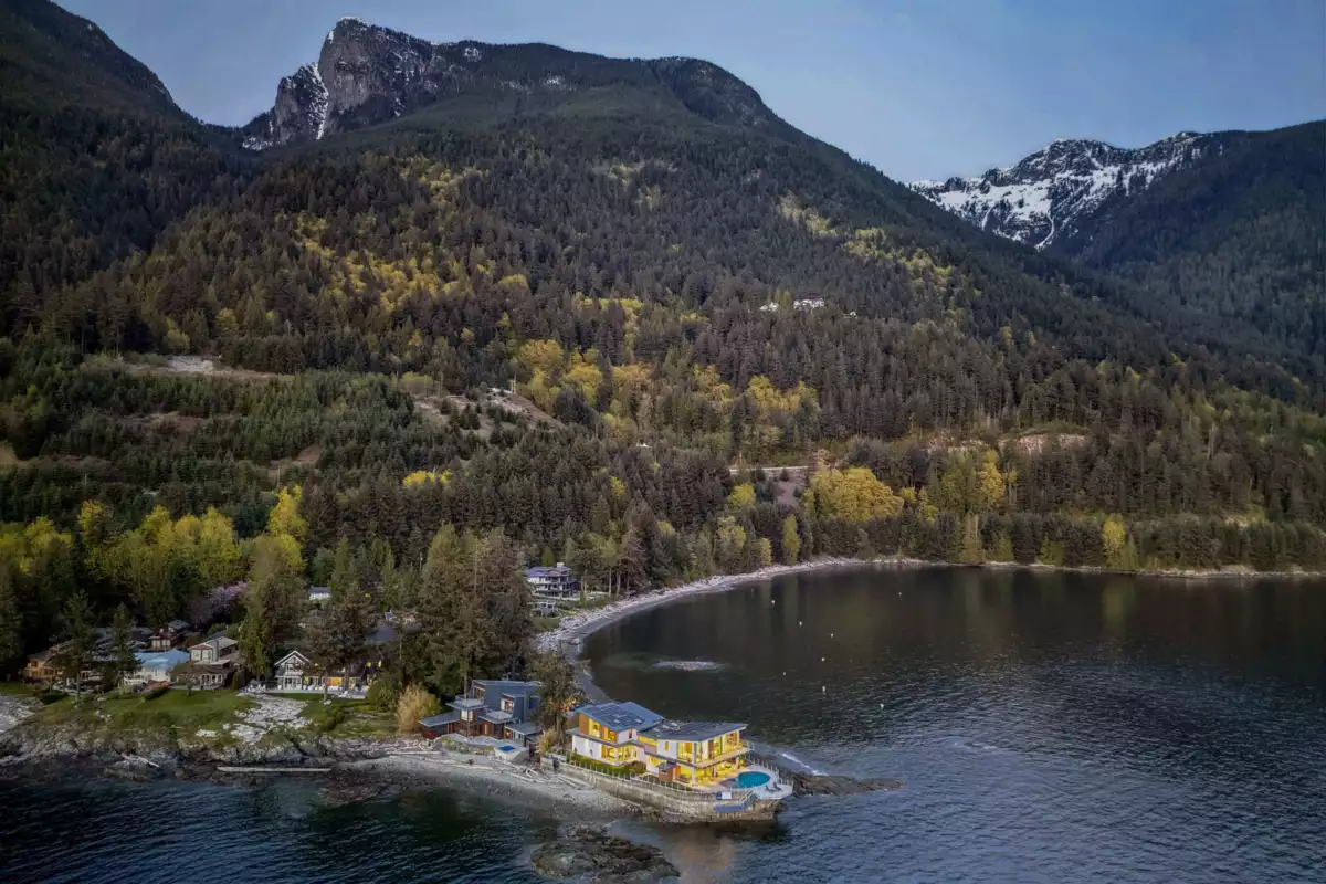 Garden / Landscaping Photo of 15 Brunswick Beach Road, Lions Bay, BC