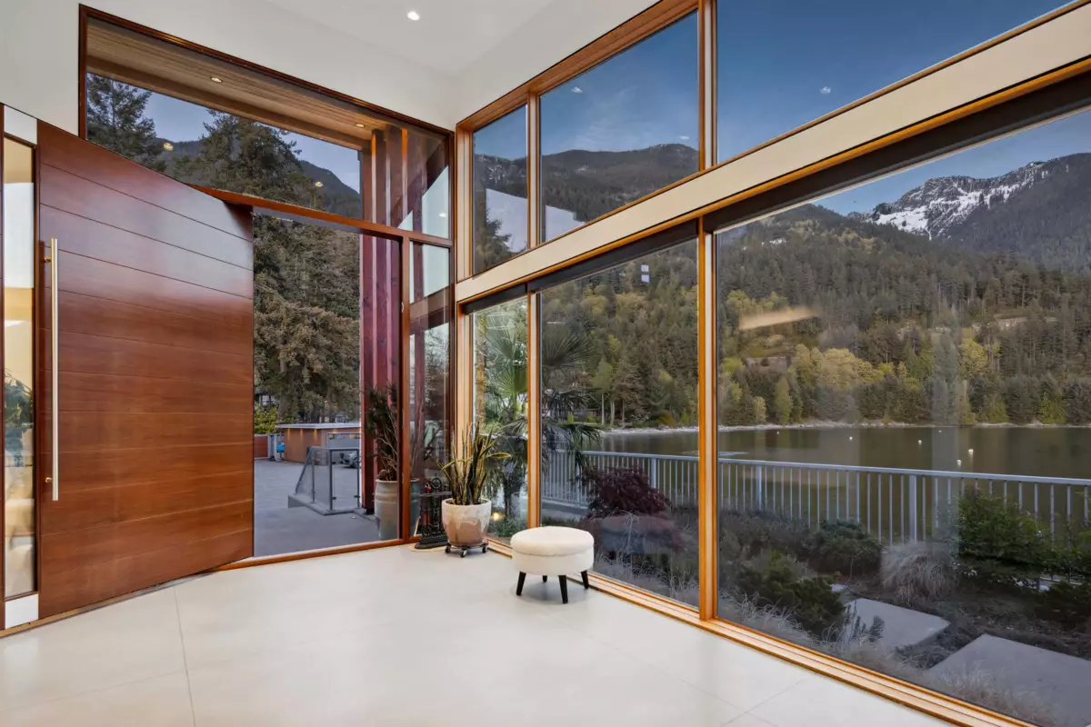 Guest Bathroom Photo of 15 Brunswick Beach Road, Lions Bay, BC