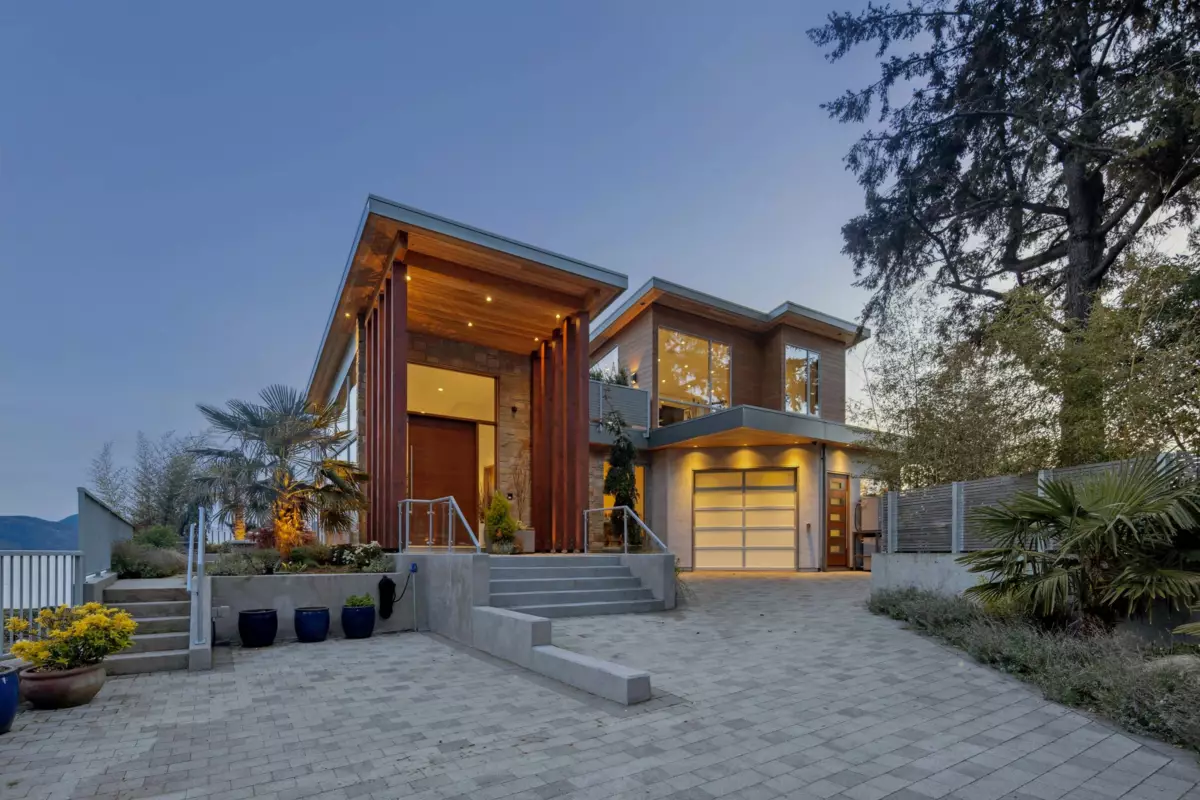 Kitchen Photo of 15 Brunswick Beach Road, Lions Bay, BC