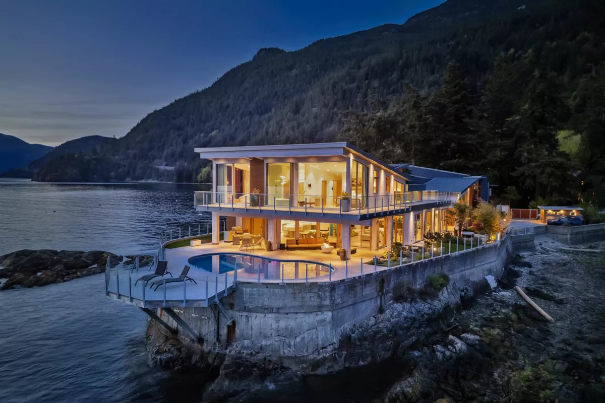 Living Room Photo of 15 Brunswick Beach Road, Lions Bay, BC