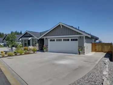 5634 Kingbird Crescent, Sechelt, BC, Sechelt — Single Family Residence for sale