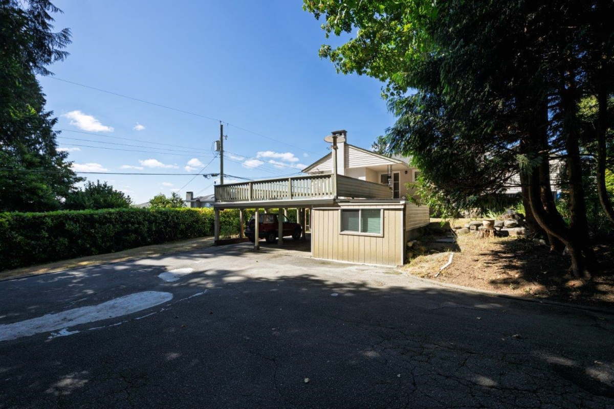 Living Room Photo of 1033 Drayton Street, North Vancouver, BC