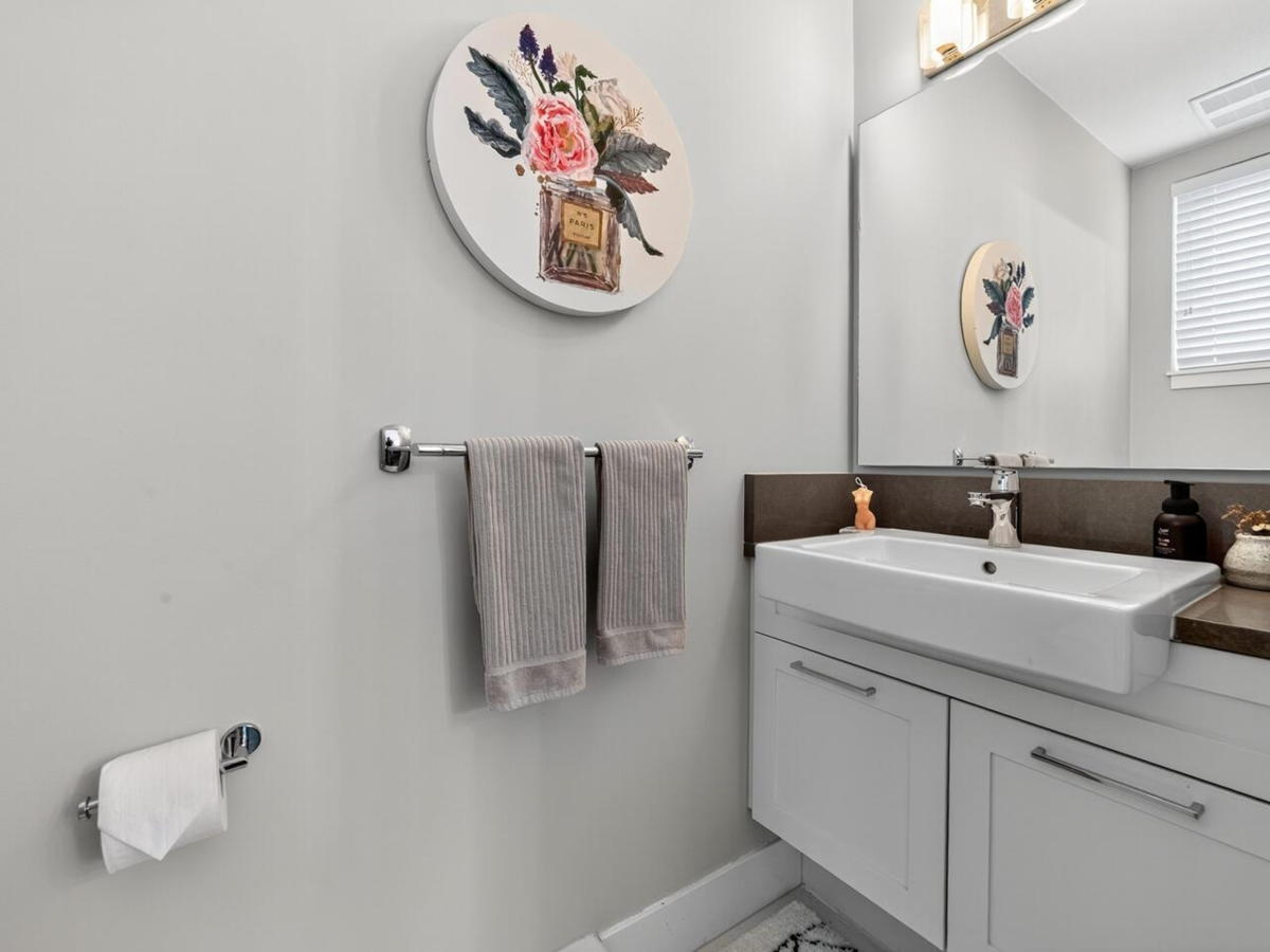 Breakfast Nook Photo of 6 5068 Savile Row, Burnaby, BC