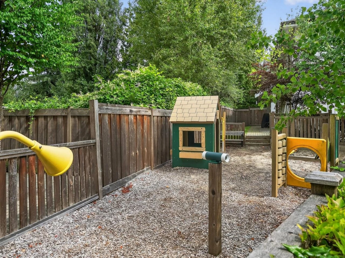Loft / Bonus Room Photo of 6 5068 Savile Row, Burnaby, BC
