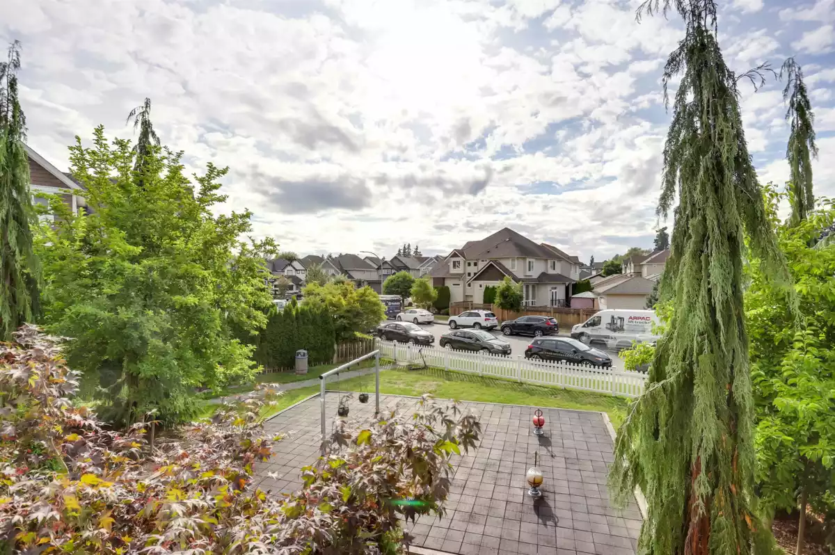 Entry Foyer Photo of 17 7298 199a Street, Langley, BC