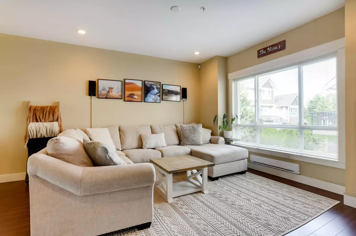 Living Room Photo of 17 7298 199a Street, Langley, BC