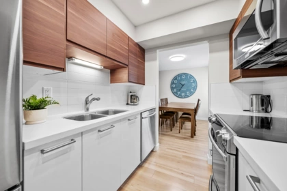 206 1531 Merklin Street, White Rock, BC, White Rock — Apartment/Condo for sale