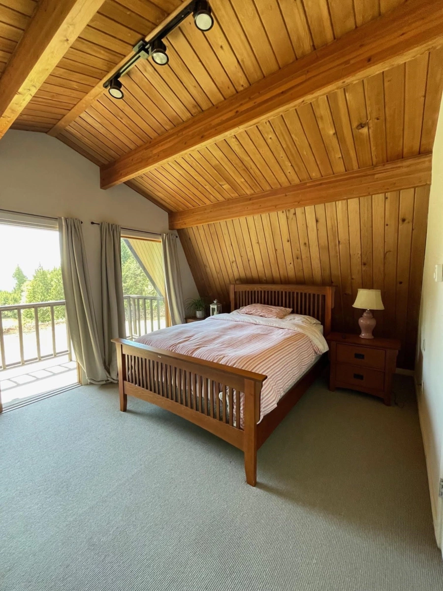 Bedroom 4 Photo of 2617 Sunshine Coast Highway, Roberts Creek, BC