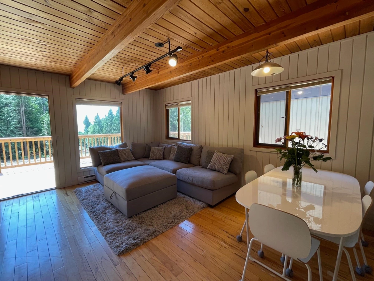 Kitchen Island Photo of 2617 Sunshine Coast Highway, Roberts Creek, BC