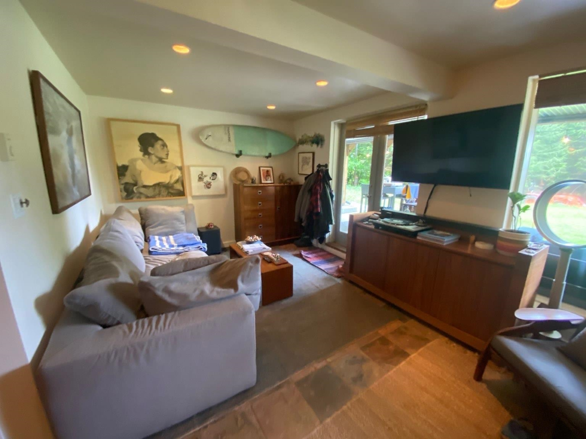 Kitchen Photo of 2617 Sunshine Coast Highway, Roberts Creek, BC