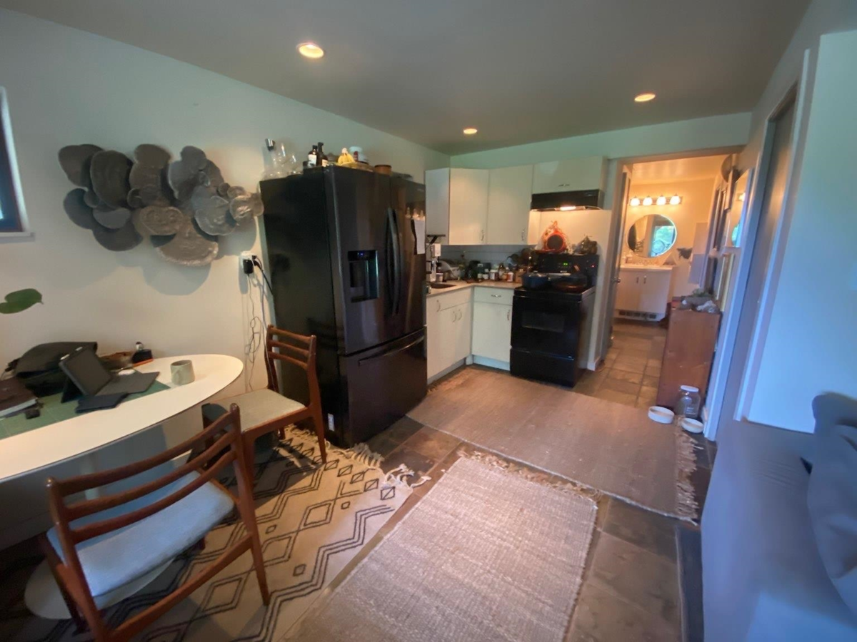 Primary Bedroom Photo of 2617 Sunshine Coast Highway, Roberts Creek, BC